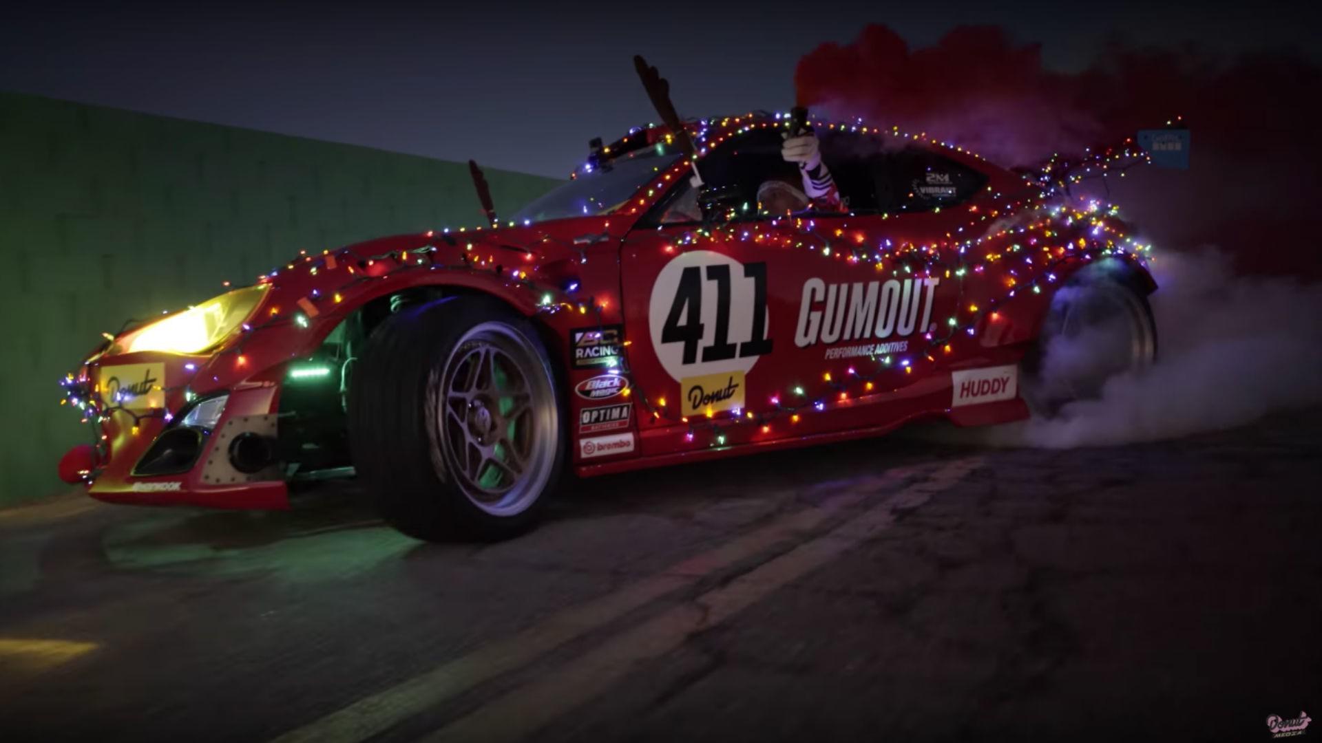 Toyota GT86 avec un moteur Ferrari et le… Père Noël en passager ?!