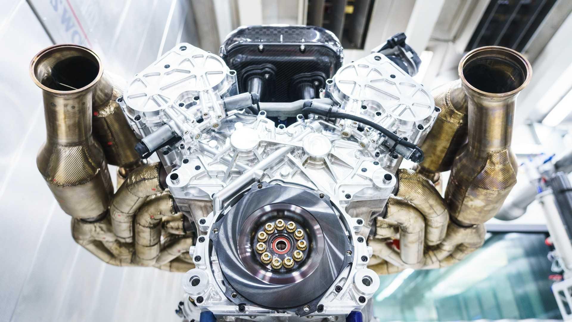 Aston Martin Valkyrie une mécanique exceptionnelle: V12 de 1000 ch à 11100 tours/minute ! 